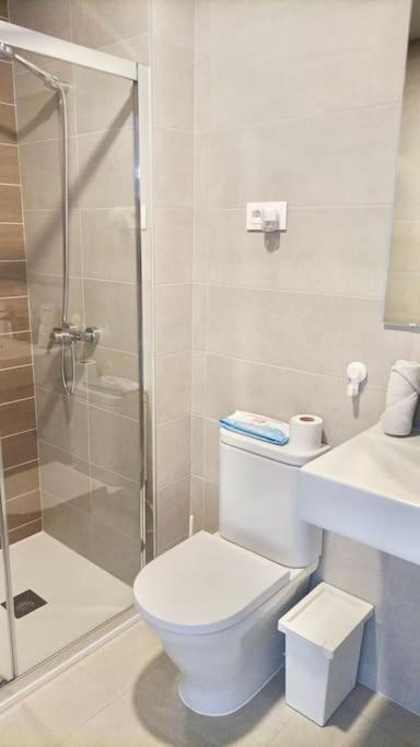 Excelente Habitacion Para Una Persona Con Bano Privado En Piso Compartido Con Una Familia Apartament