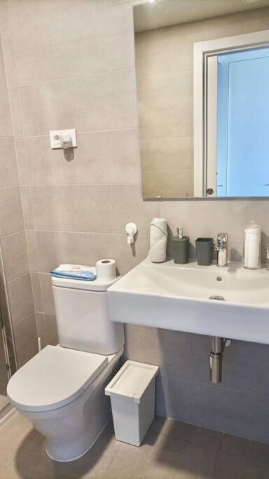Excelente Habitacion Para Una Persona Con Bano Privado En Piso Compartido Con Una Familia Apartament